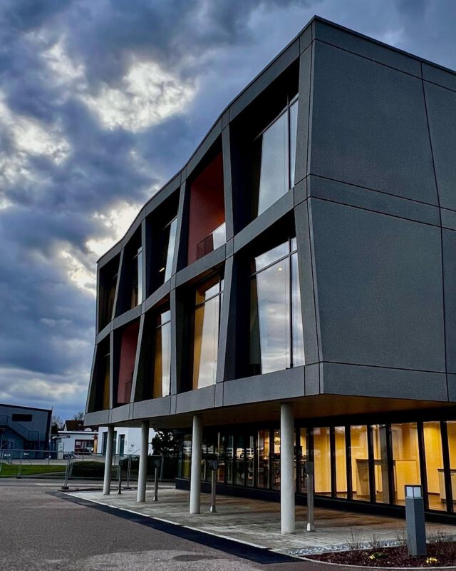 Sichtbeton vom Feinsten - Ebrofrost Einweihung Bürogebäude #tragwerksplanung #statik #sichtbetonliebe #sichtbeton #Fassade