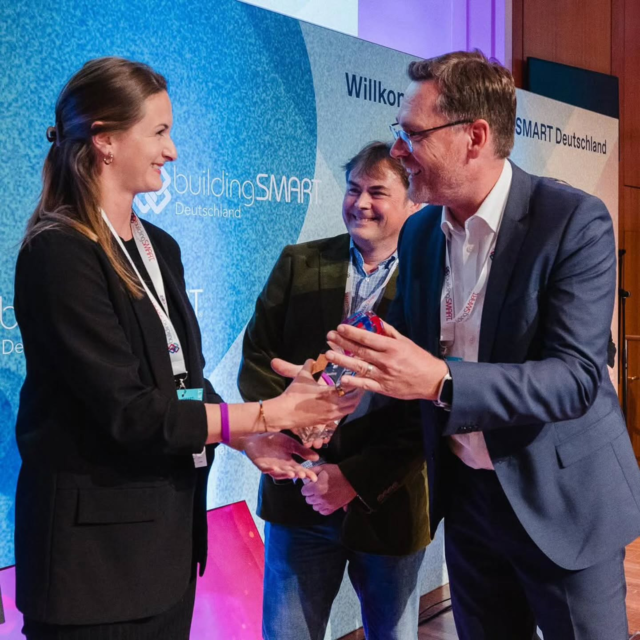 Wir gratulieren zum gewonnen BIM Award! 

Wir freuen uns sehr, dass die Daten aus unserer Planungsgruppe hierfür die Grundlage sein konnten.

#statix
____

REPOST • @riedelbau 🏆 WIR SIND BIM-CHAMPION 2025 🏆 

Auch in diesem Jahr ehrt @buildingsmartdeutschland Deutschland herausragende BIM-Projekte aus ganz Deutschland – darunter auch unser Projekt: “BIM in Aktion – Zusammenarbeit zwischen zwei Bauunternehmen am Projekt Hightech-Standort ZEISS in Jena” 👏🏼 

Den unglaublichen ersten Platz 🎉 erreichten wir in der Kategorie “Bauausführung/Bauzulieferung” für unsere innovative Zusammenarbeit mit unserem Baupartner @klebl.de 

Durch eine gemeinschaftliche und transparente BIM-Planung konnten viele Herausforderungen an der Baustelle ZEISS Hightech-Standort in Jena gemeistert werden. Mehr dazu erfahrt ihr in unserem Bewerbungsvideo für die Preisverleihung, welches wir in Kürze teilen werden! 😉 

Vielen Dank an @buildingsmartdeutschland für die Auszeichnung! 🌟 

#bim #buildingsmart #klebl #riedelbau #bimchampion #stolz 

📸 Konstantin Gastmann/buildingSMART Deutschland