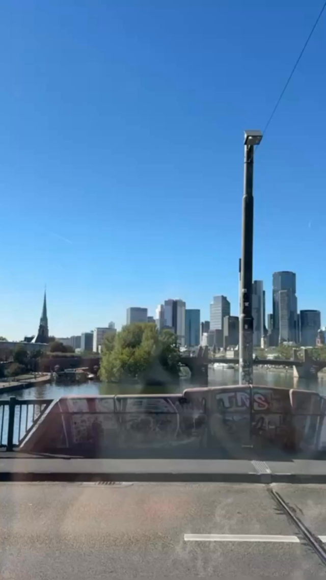 🏙️ Abschalten, austauschen, aufladen – unser Betriebsausflug 2025 nach Frankfurt war mehr als nur ein Tapetenwechsel.
Vom Blick über die Skyline im Main Tower bis zur Fahrt mit dem Ebbelwei-Expreß und der gemeinsamen Stadtrallye: Zwei Tage voller Eindrücke, guter Gespräche und echtem Miteinander.
Ein gelungener Ausflug mit einem starken Team – professionell, engagiert und gut gelaunt wie immer.
#statix #leipheim #betriebsausflug #teamstatix #frankfurt2025 #teamevent #firmenkultur #mainhattan #miteinander #wiralsstatix
